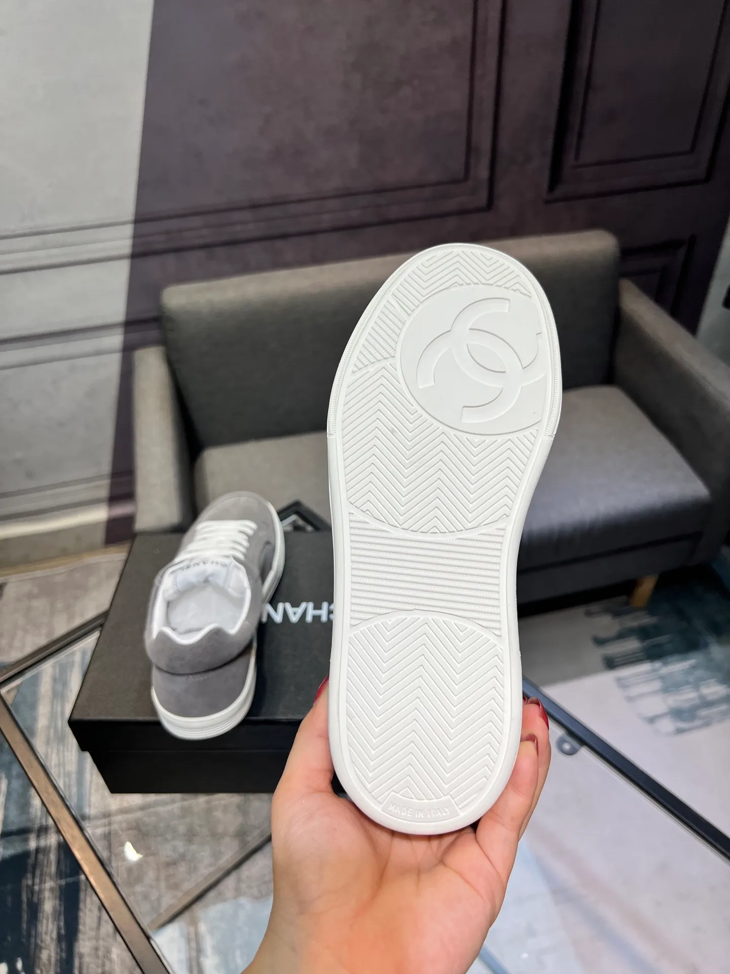 Men's men's shoes 💰620 Exclusive real shot (top version) CHANEL Chanel's new panda sneakers Panda shoes Chanel 2025ss color matching thick-soled casual sports shoes sneakers Counter synchronization The counter is very popular Very difficult to buy a shoe The most popular thick-soled panda shoes on the Internet It is obvious that Xiaoxiang control cannot miss it Simple and versatile white shoes that have both good looks and comfort Thick sole increases height, is super versatile and can be worn with eyes closed😍 Whoever wears it will look better. Upper: calfskin. Lining: imported sheepskin lining. Outsole: TPU original outsole. Size: 35-44 (41 for women, 40 for men, custom made).